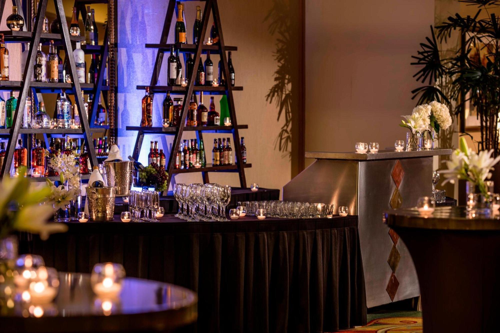 Renaissance Denver Hotel & Conference Center Bagian luar foto
